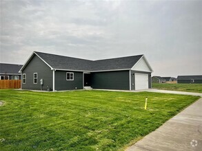 Building Photo - Beautiful 3 Bedroom Home