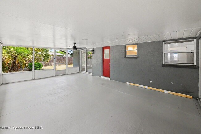 Building Photo - 2292 Lakeview Dr