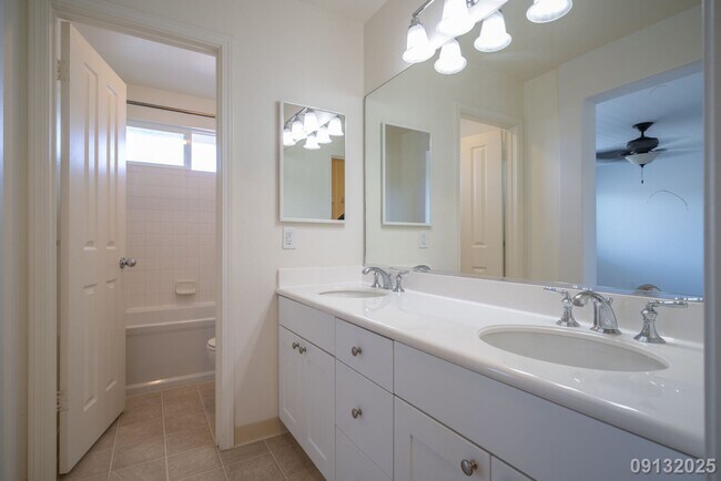 Building Photo - 3 Bed 3 Bath in Hoakalei