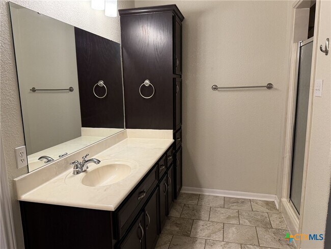Building Photo - 621 S Roy Reynolds Dr