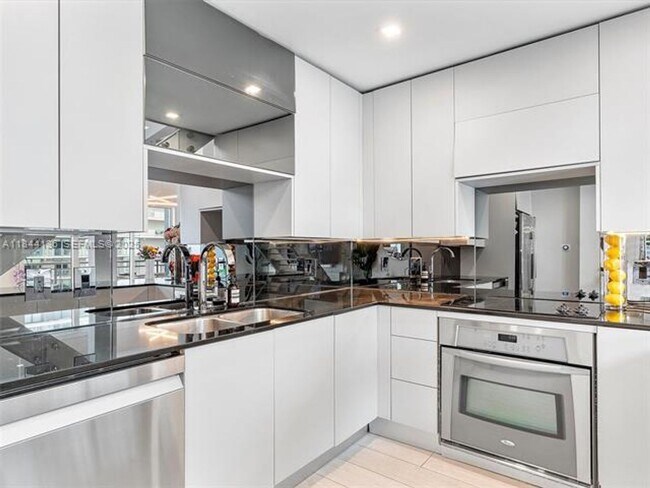 Building Photo - 60 SW 13th St