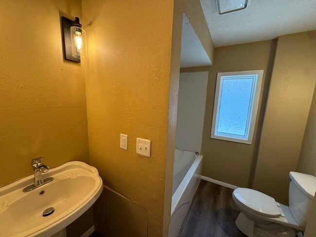 Building Photo - Charming 2-Story Home in Moline!