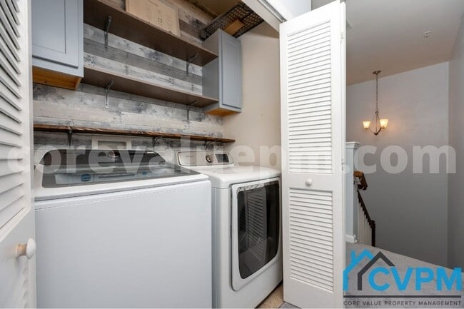 Building Photo - 584 Fox River Hills Way