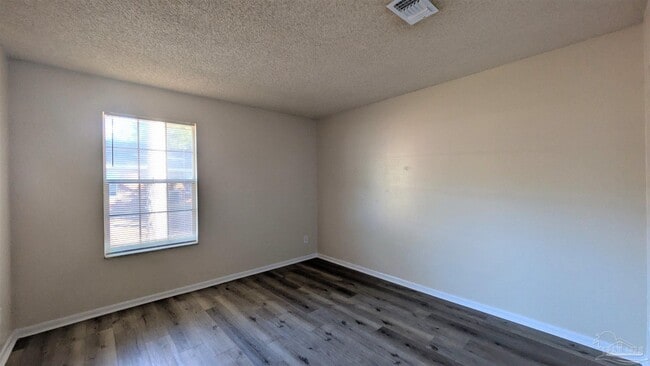 Building Photo - 6288 Hamilton Bridge Rd