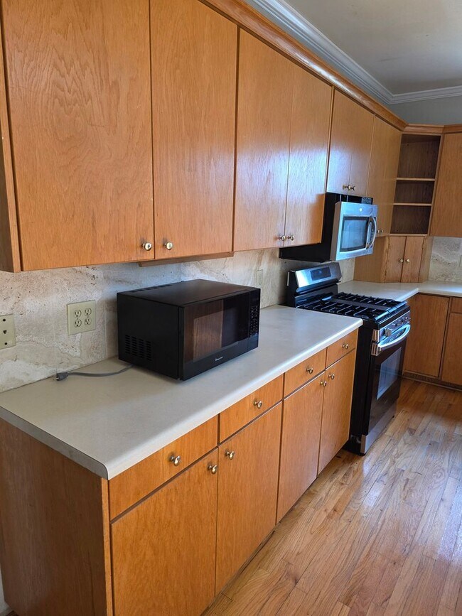 Building Photo - 2BR/2BA Cottage