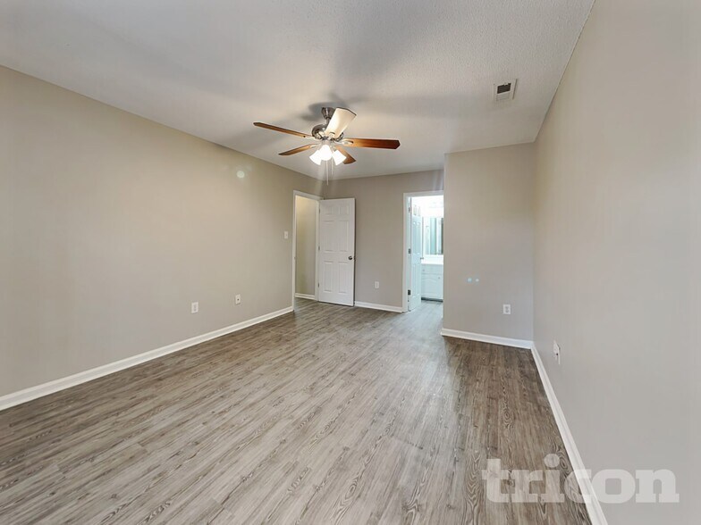 Building Photo - 820 Shadow Lake Dr