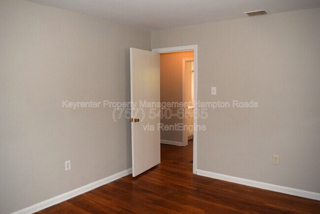 Building Photo - 1216 Hoover Ave