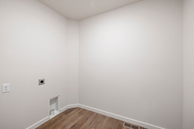 Building Photo - BRAND NEW 3 BEDROOM HOME - BOLIVAR, MO