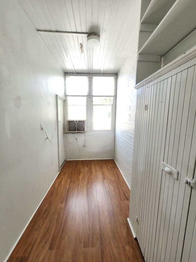 Building Photo - MonARLi 12-Plex