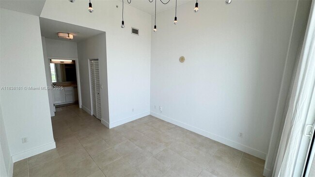 Building Photo - 2525 SW 3rd Ave