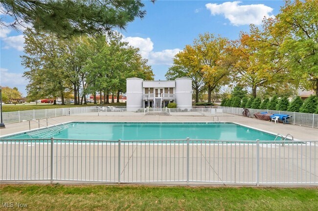 Building Photo - 267 Deepwood Dr