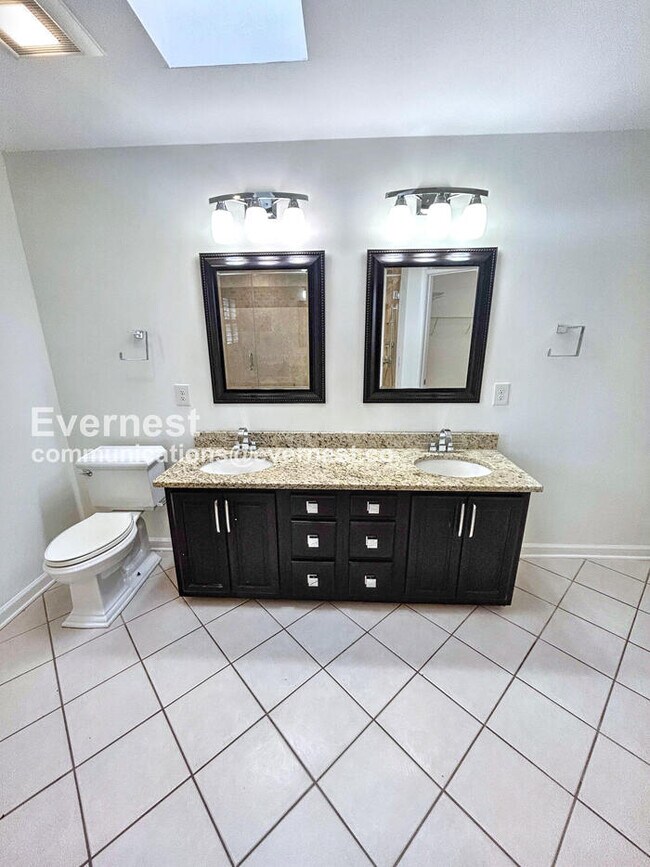 Building Photo - 3501 Shaker Dr