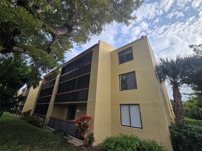 Building Photo - 733 SE 1st Way