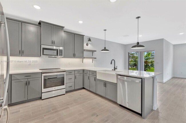 Building Photo - 301 Silver Sands Ln