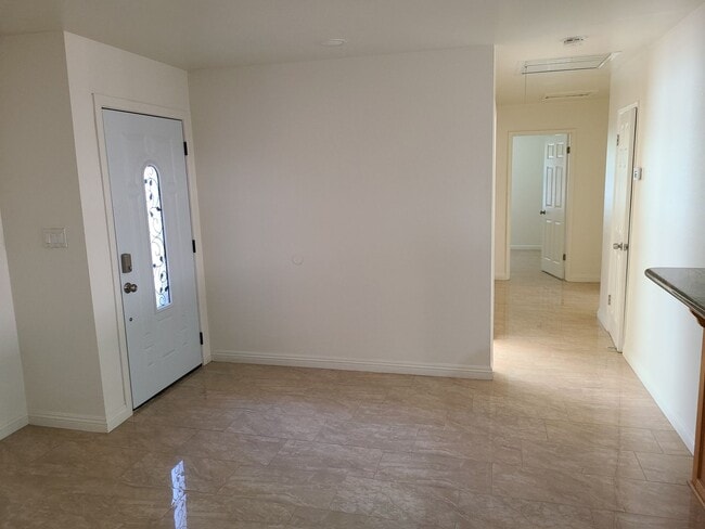 Building Photo - 851 Taft Ave