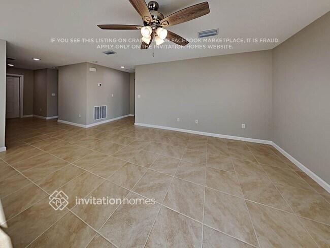 Building Photo - 560 SW Nagle Pl