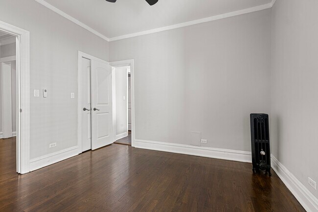 Building Photo - 3048 W Leland Ave