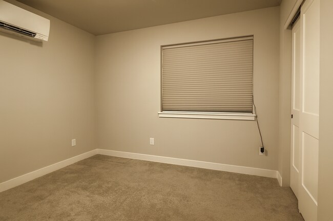 Building Photo - Adorable 2x2 with easy access to the river trails, and all utilities included!