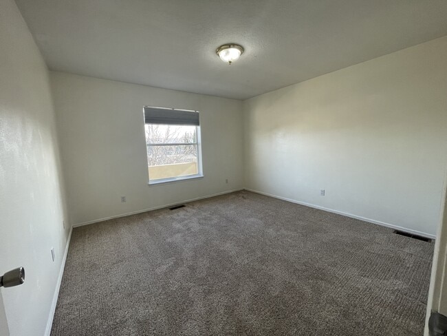 Building Photo - 10538 Olympic St NW