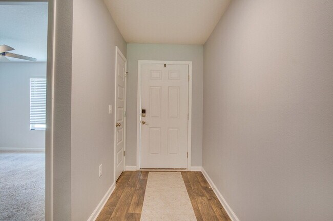 Building Photo - Spacious 4BD/2BA Brick Home Near Navy Federal