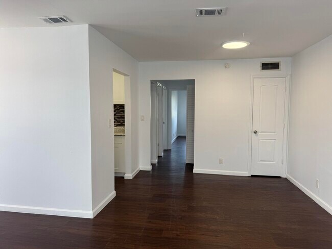 Building Photo - 206 E Tiffany Dr
