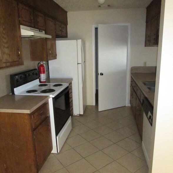 Building Photo - 3008 Chaucer Dr