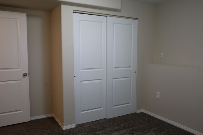 Building Photo - Home in CDA Place