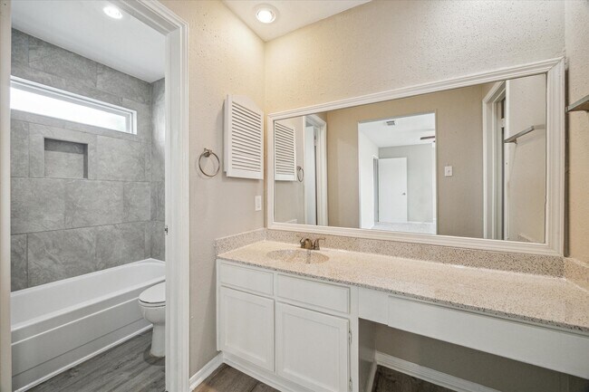 Building Photo - 10311 Richmond Hill Dr