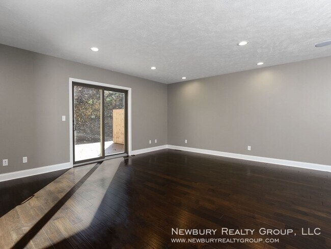 Building Photo - Banksville Place Townhomes