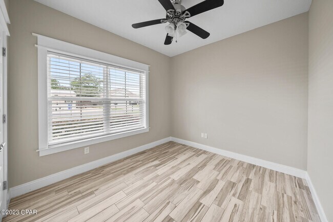 Building Photo - 305 Evergreen St