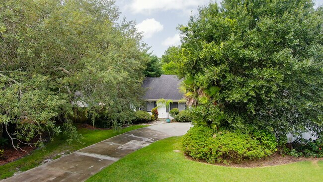 Building Photo - 10406 Reclinata Ln