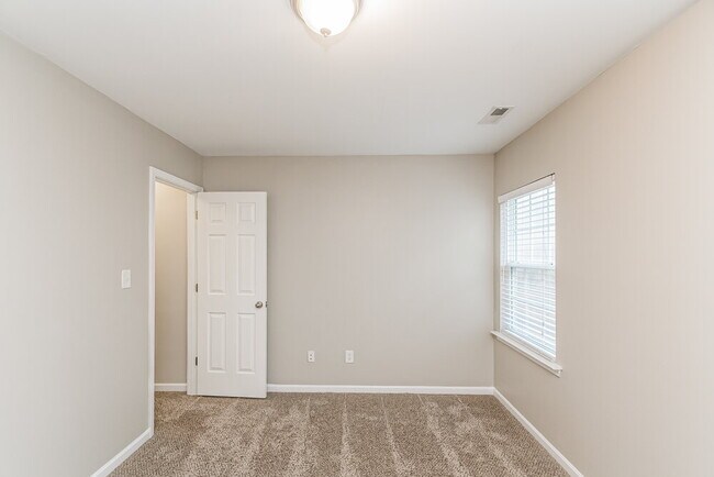 Building Photo - 1547 Cairo Way