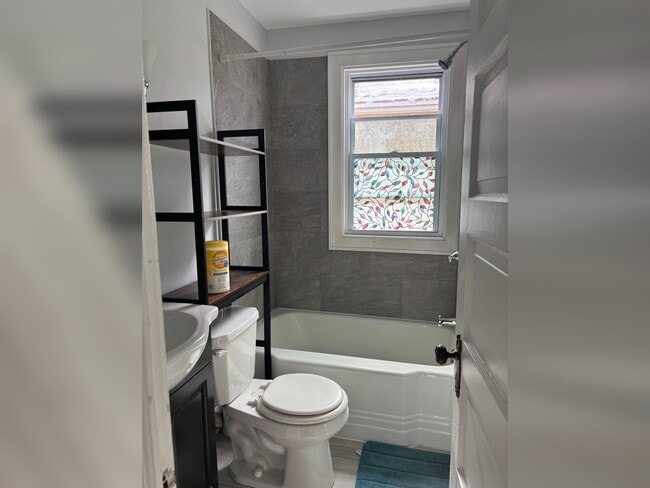 Building Photo - 126 Oxford Ave