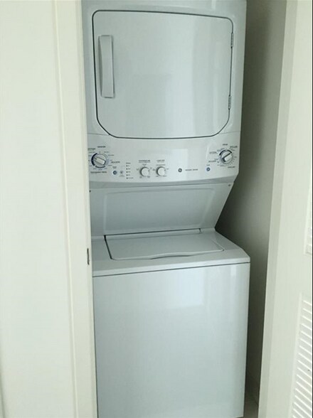 Building Photo - 1100 S Miami Ave