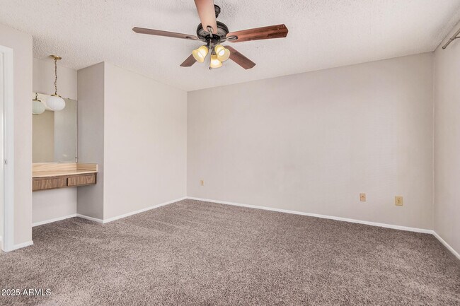 Building Photo - 5505 W Sunnyslope Ln