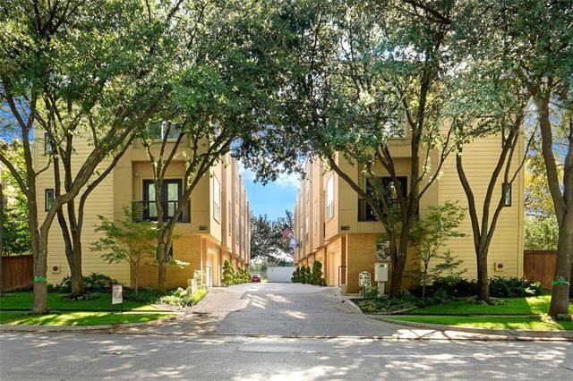 Primary Photo - 4050 McKinney Ave