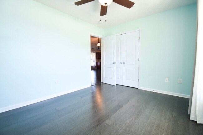 Building Photo - 3 Bedroom 2 Bath Home-Pets Allowed