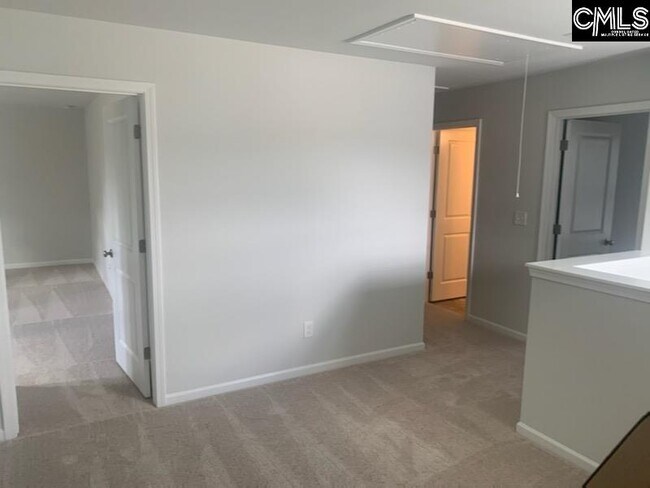 Building Photo - 3055 Hallsdale Dr