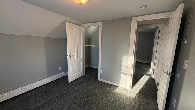 Building Photo - 61 Chestnut St