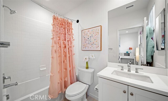 Building Photo - 106 Sunnyside