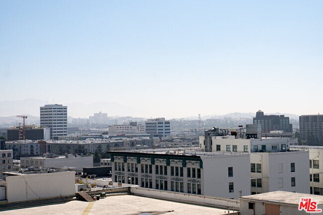 Building Photo - 460 S Spring St