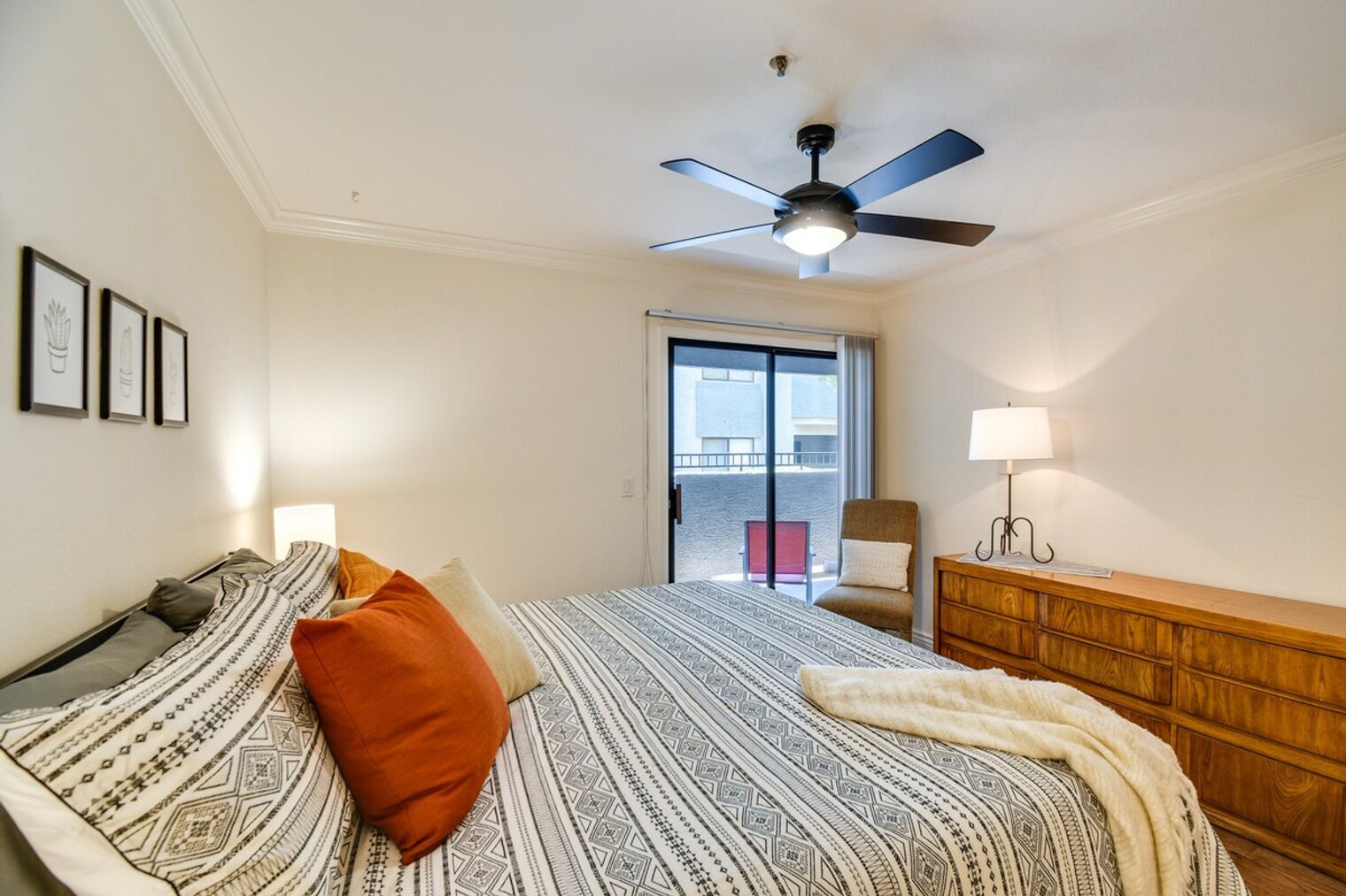 Building Photo - 2025 E Campbell Ave