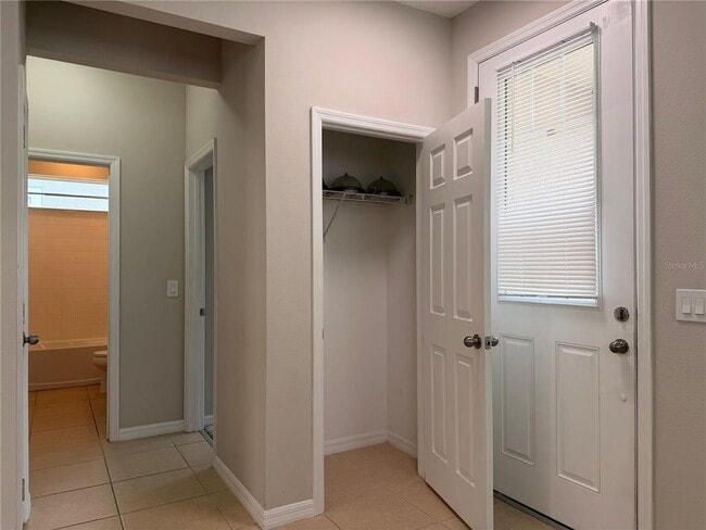 Building Photo - 8125 Graycliff Ave