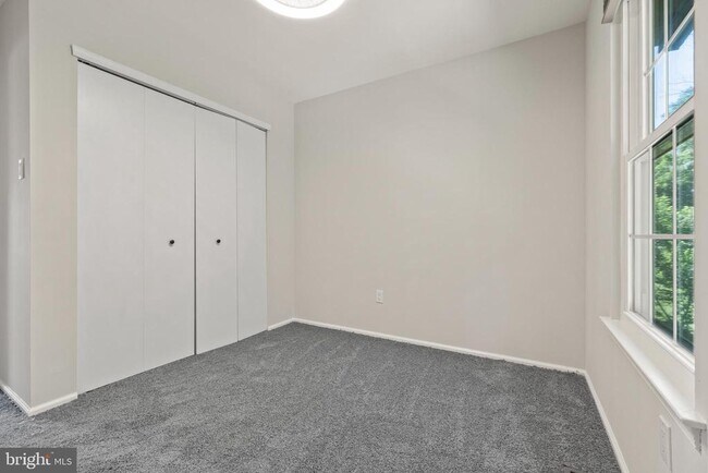 Building Photo - 166 Camber Ln