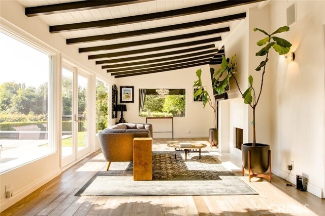 Building Photo - 1514 Sunset Plaza Dr