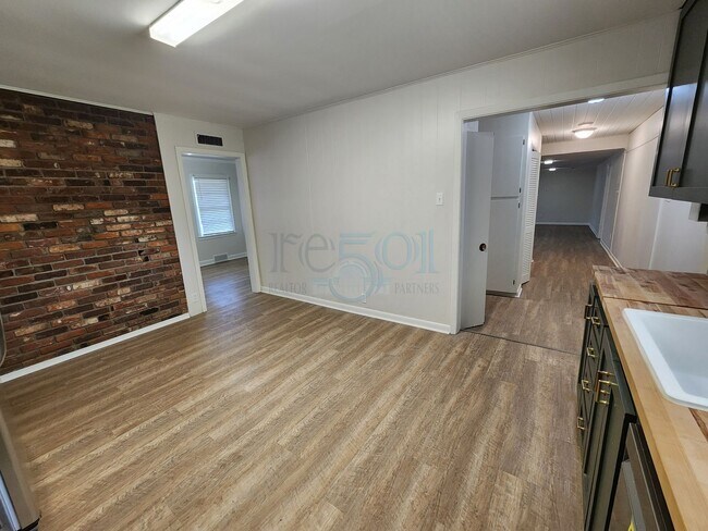 Building Photo - 7520 W Markham St