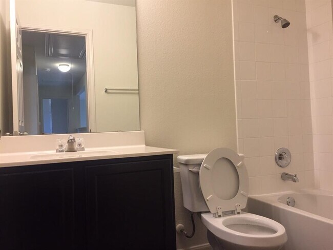 Building Photo - 384 Discovery