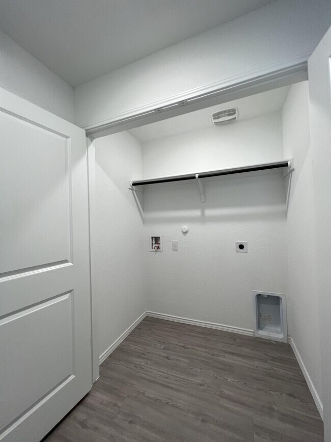 Building Photo - 13819 Llama Pl