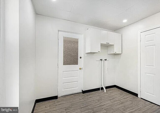 Building Photo - 851 South St