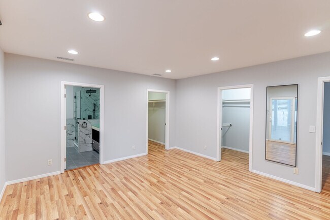 Building Photo - 640 E Valencia Ave